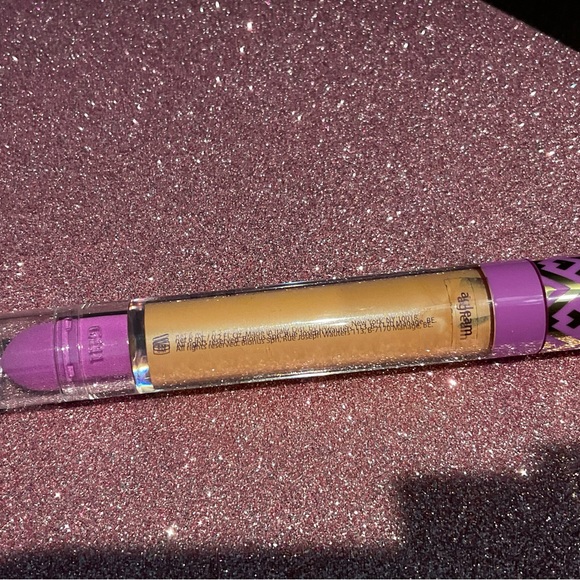 Tarte Shape Tape Glow Wand in Agleam Award Winning Candle-Lit Glow (peachy glow) - Picture 5 of 8